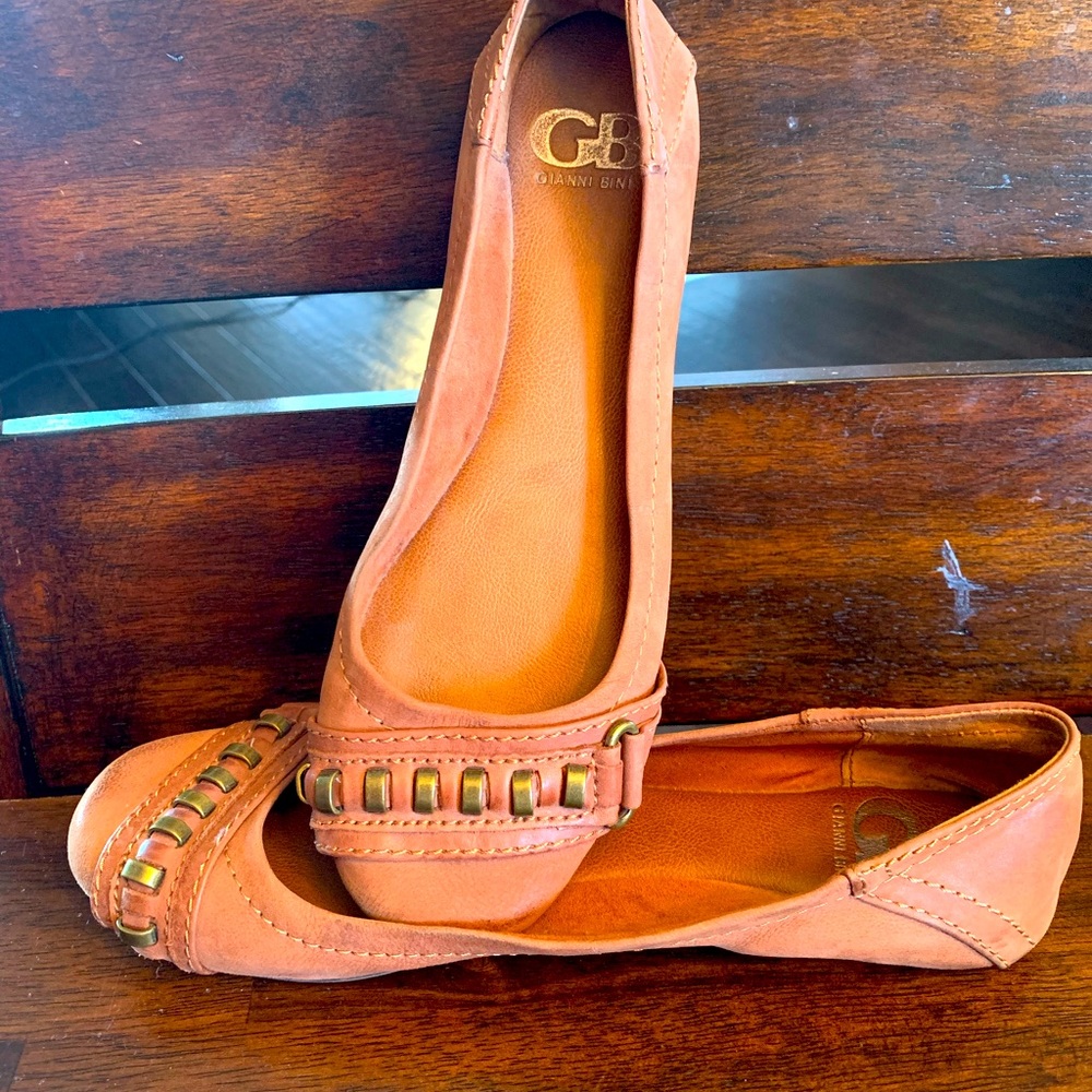 Gianni Bini brown leather flats